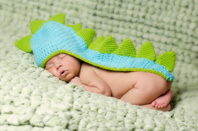 Newborn Knit hat pose